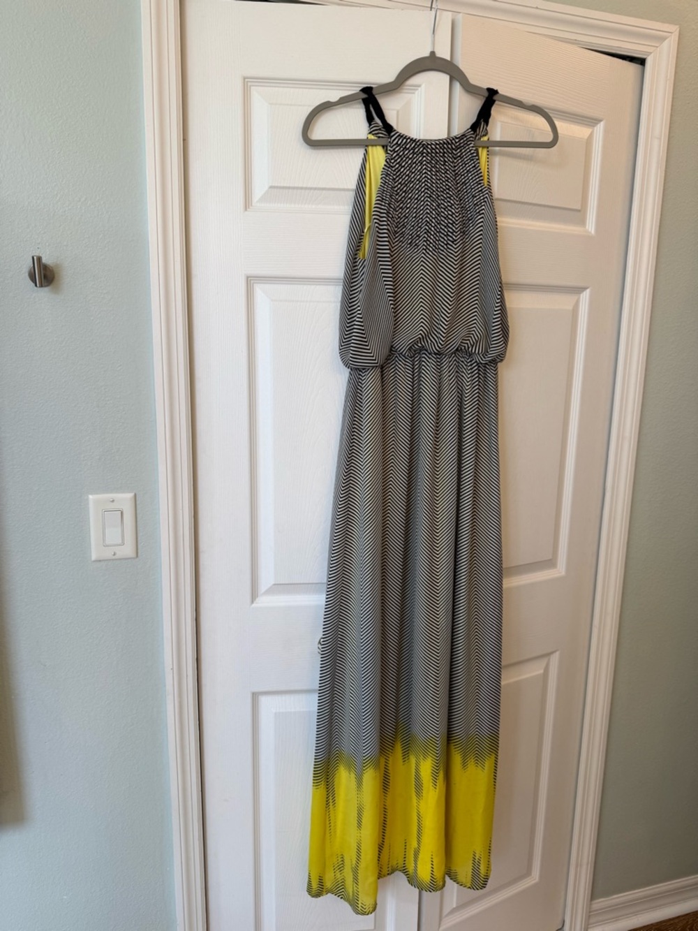 Vince Camuto Yellow and Black
Maxi Dress, Size 4 - Picture 2 of 6